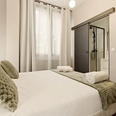 Refait A Neuf -8 Personne -paris * Paris